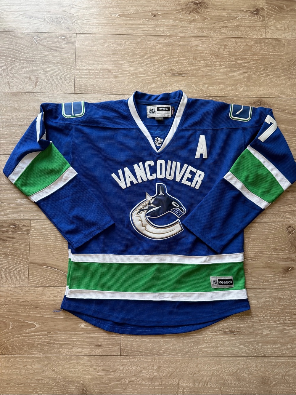 Women’s Reebok Vancouver Canucks Blue & White Hockey Jersey with Reebok Badge